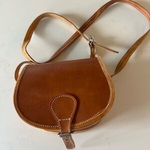 Vintage Brown Leather Saddle Crossbody Bag Made in India. Honey brown.